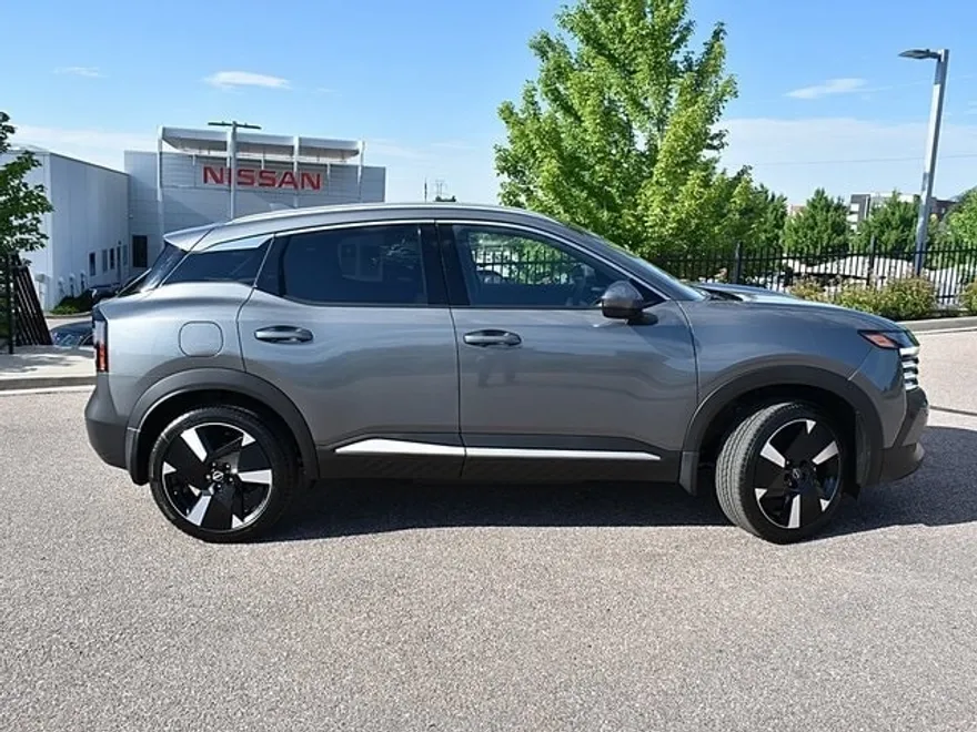 2025 Nissan Kicks SR photo 1