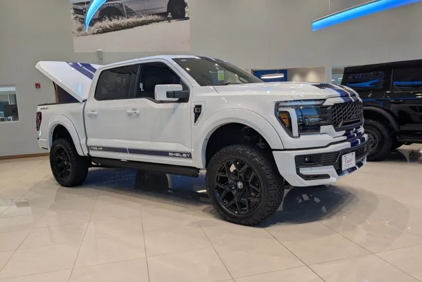 2025 Ford F-150 Lariat photo 1