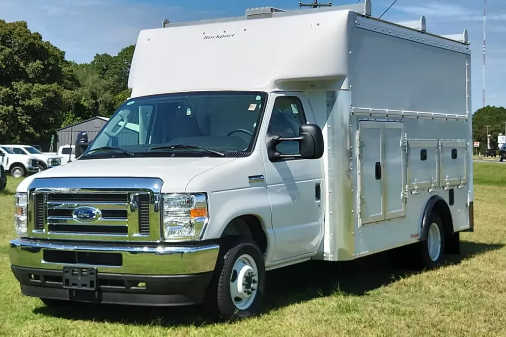 2025 Ford E-350 photo 1
