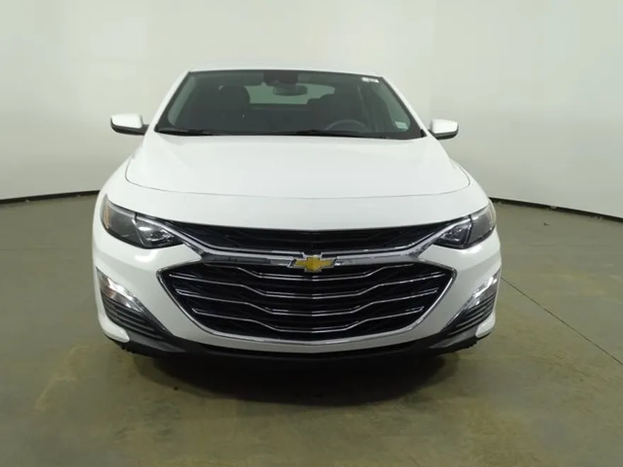 2023 Chevrolet Malibu LS photo 1