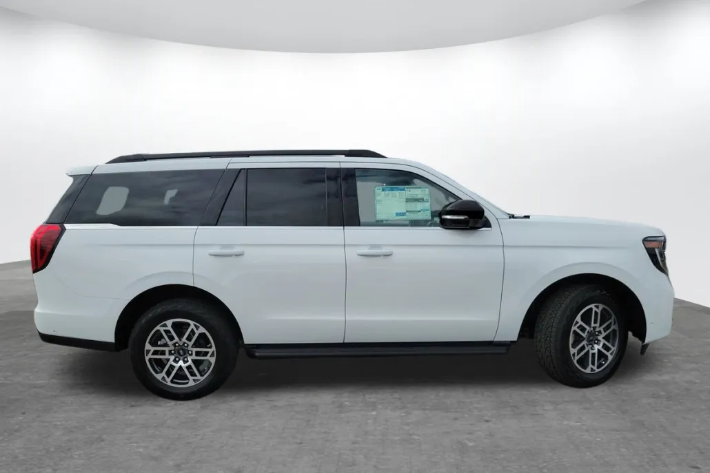 2025 Ford Expedition photo 1