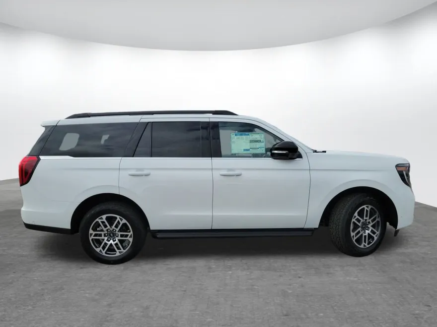 2025 Ford Expedition photo 1