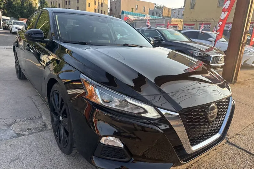 2020 Nissan Altima 2.5 SR photo 1