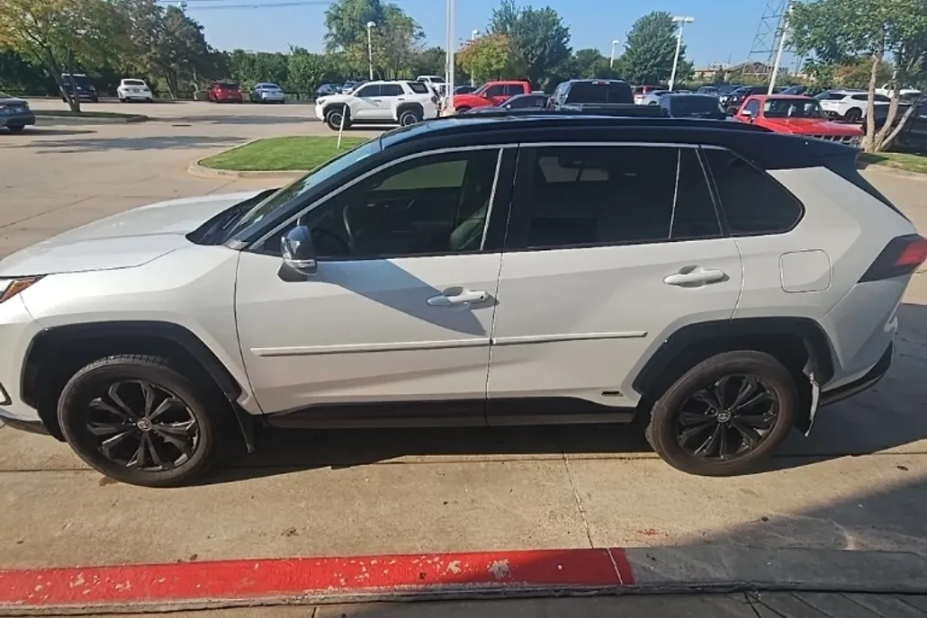 2023 Toyota RAV4 Hybrid XSE photo 1