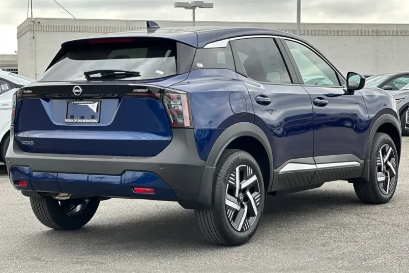 2025 Nissan Kicks SV photo 1