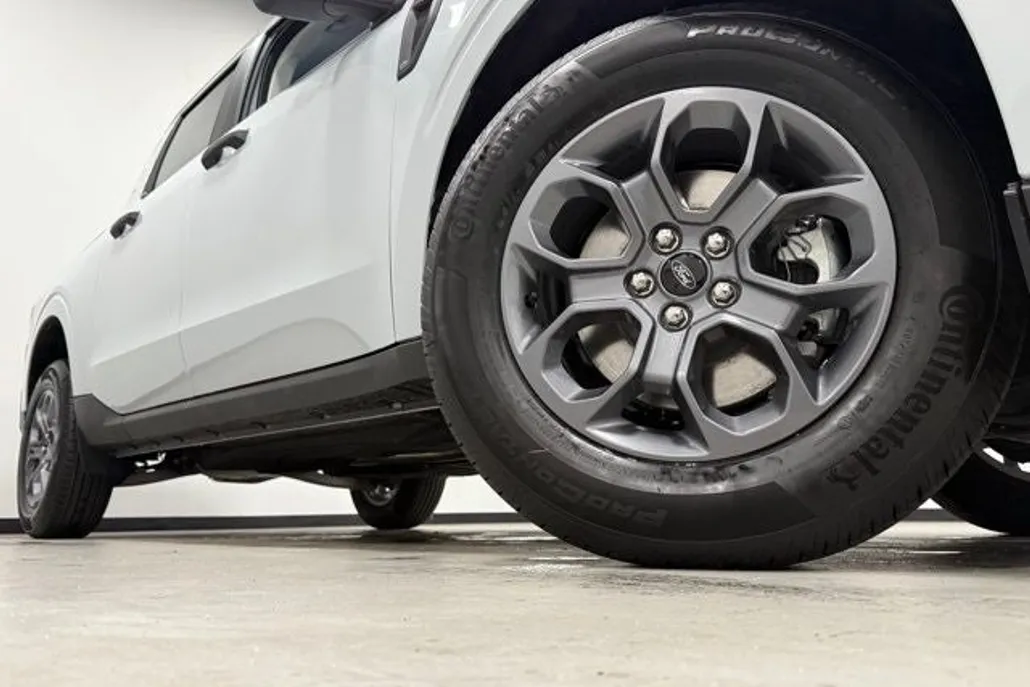 2025 Ford Maverick XLT photo 1