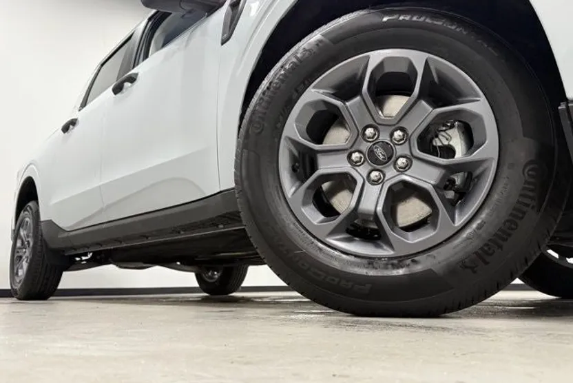 2025 Ford Maverick XLT photo 1