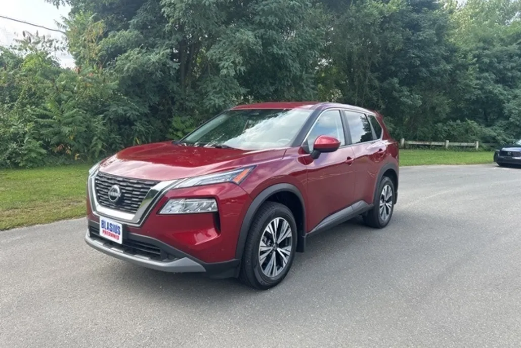 2023 Nissan Rogue SV photo 1