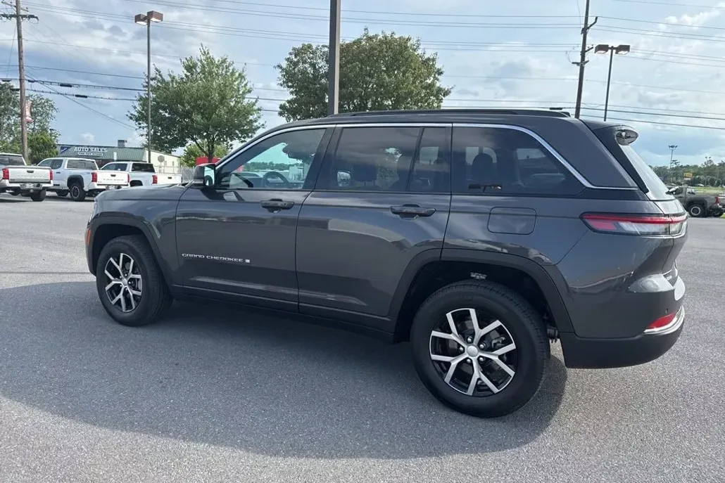 2025 Jeep Grand Cherokee Limited photo 1