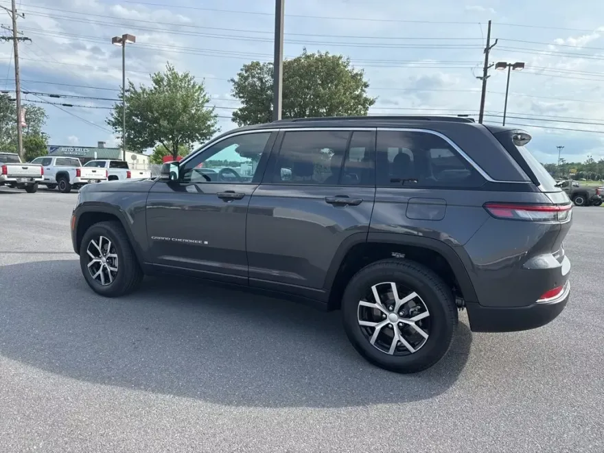 2025 Jeep Grand Cherokee Limited photo 1