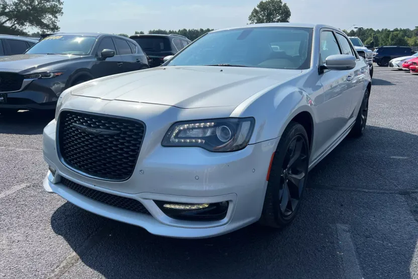 2023 Chrysler 300 Touring L photo 1