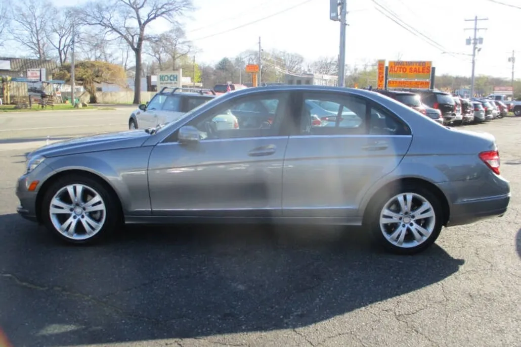 2011 Mercedes Benz C 300 Luxury 4MATIC photo 1
