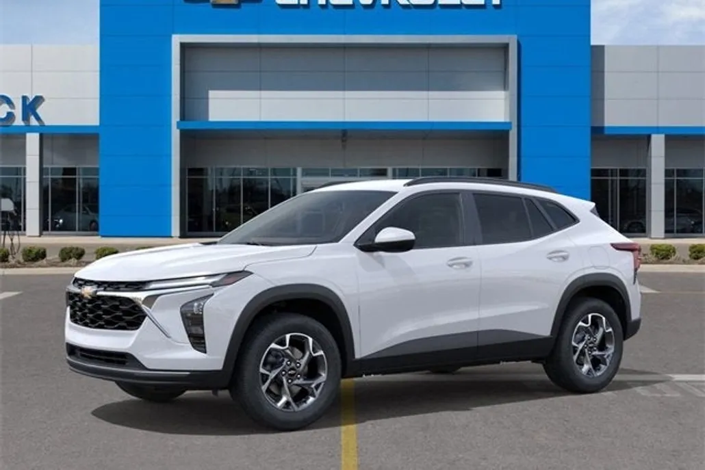 2025 Chevrolet Trax LT photo 1