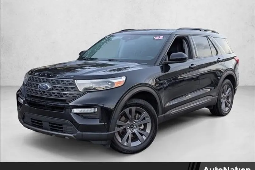 2022 Ford Explorer XLT photo 1