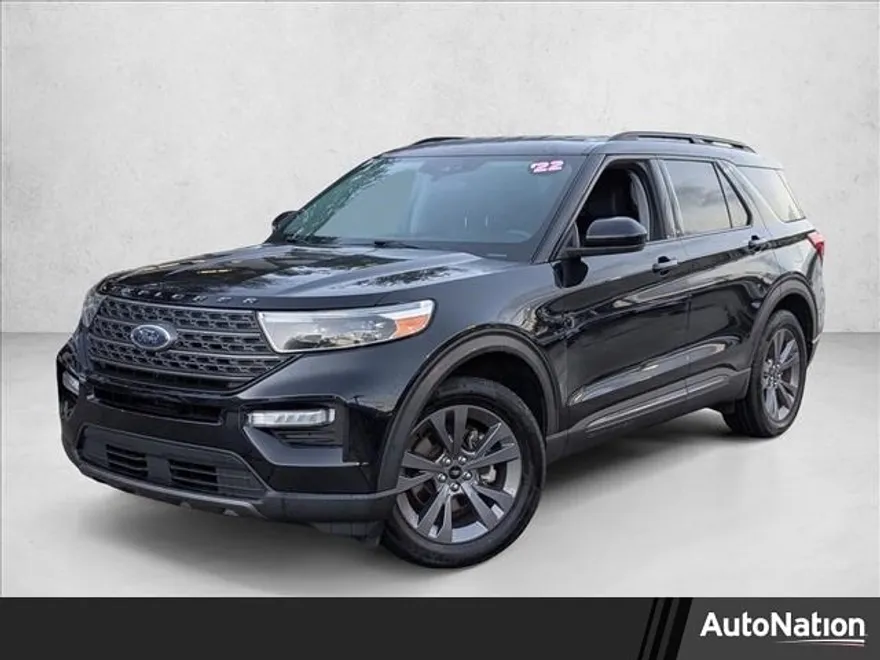 2022 Ford Explorer XLT photo 1