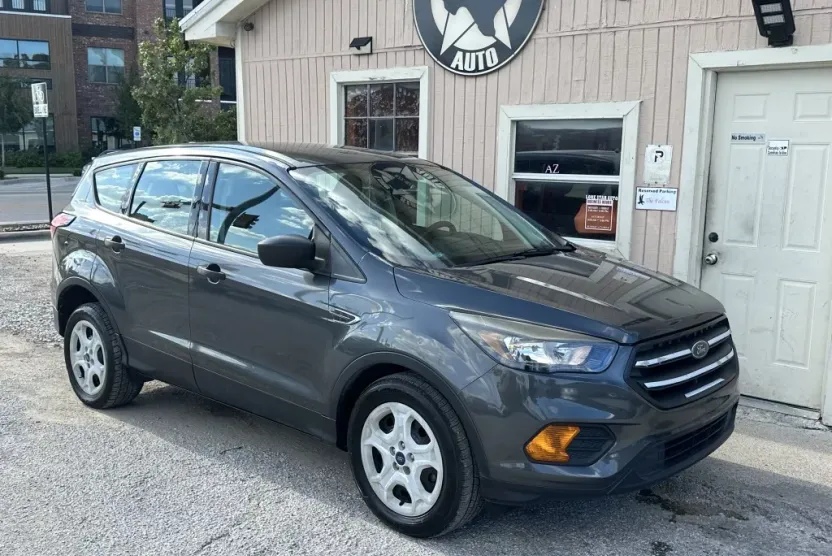 2019 Ford Escape S photo 1