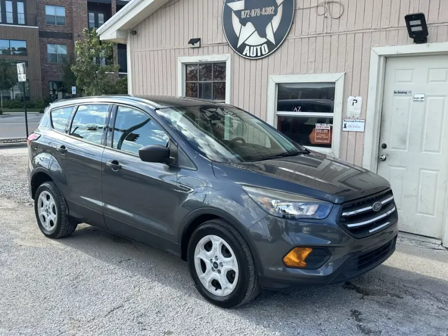 2019 Ford Escape S photo 1