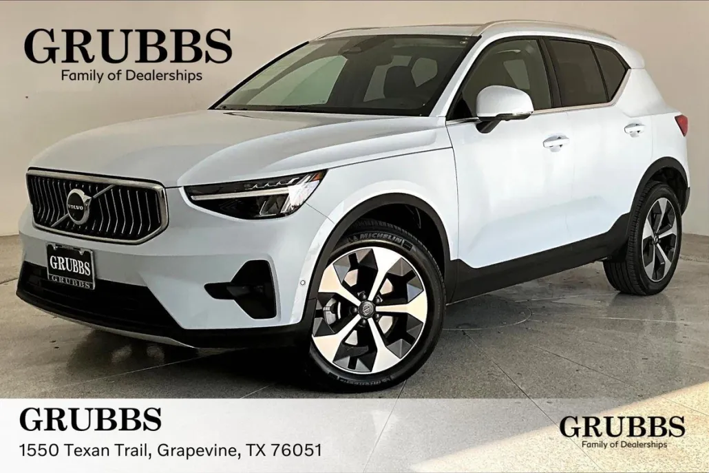 2025 Volvo XC40 Plus photo 1