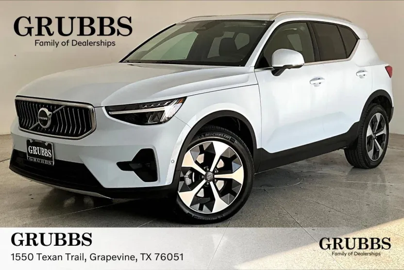 2025 Volvo XC40 Plus photo 1