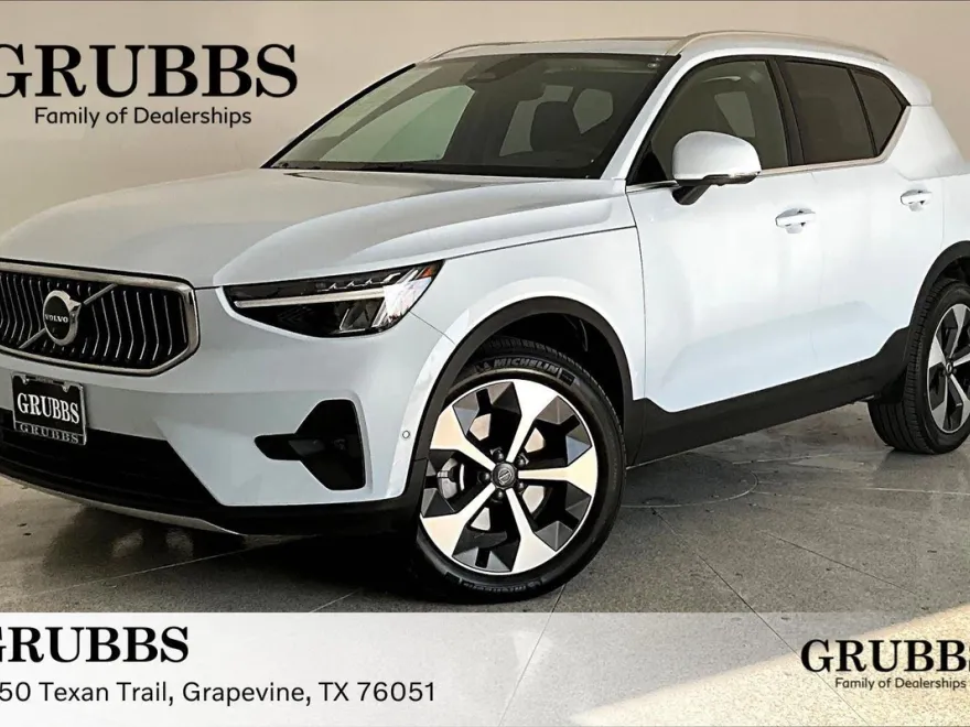 2025 Volvo XC40 Plus photo 1