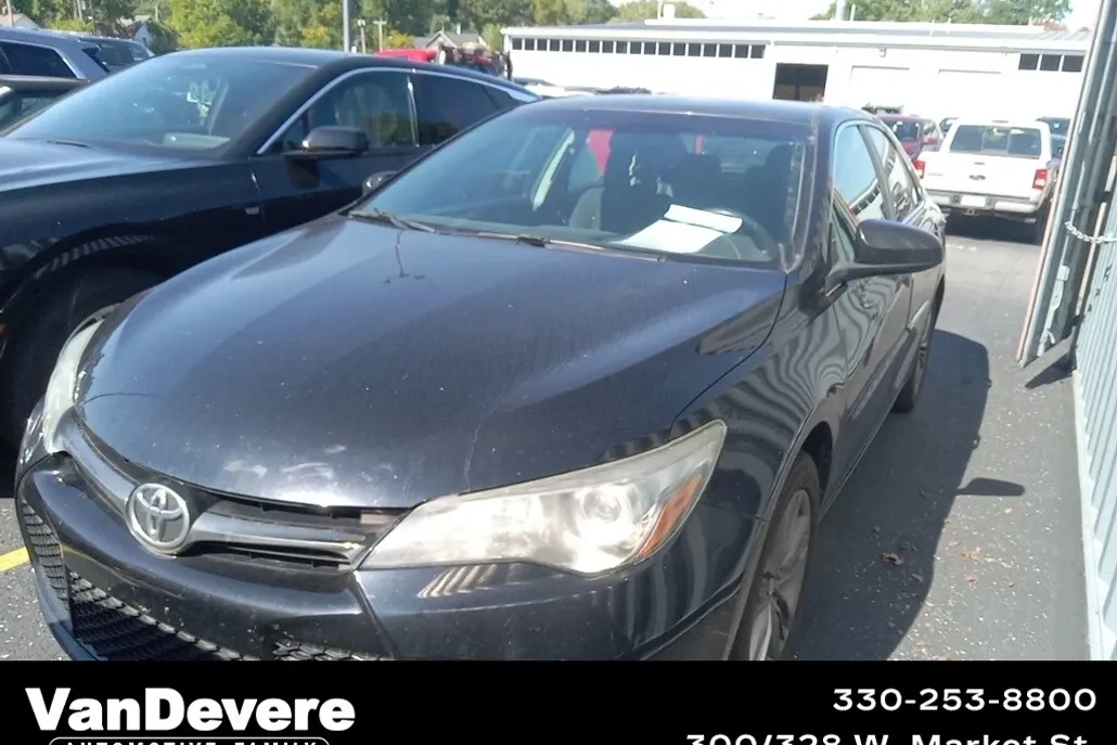 2017 Toyota Camry SE photo 1