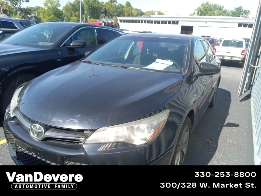 2017 Toyota Camry SE photo 1