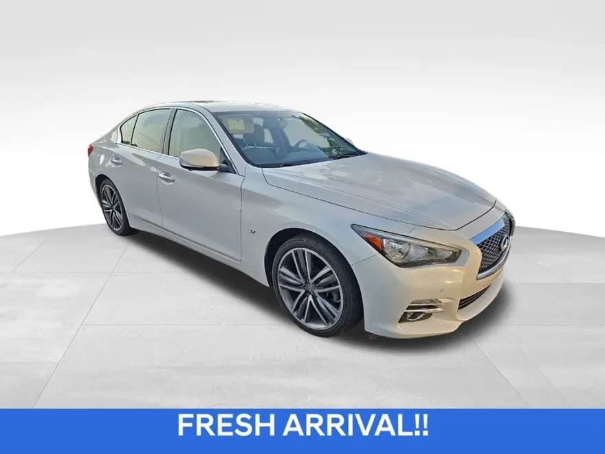 2015 Infiniti Q50 Premium photo 1