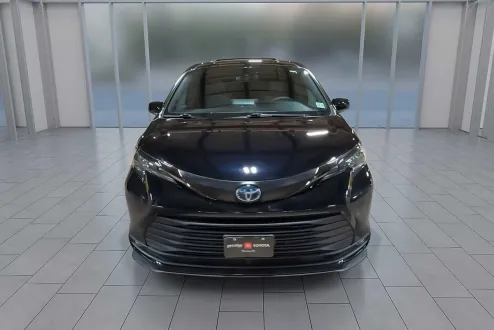 2022 Toyota Sienna XLE Woodland Edition photo 3
