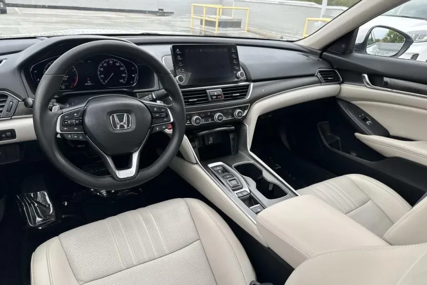 2020 Honda Accord Touring 2.0T photo 1