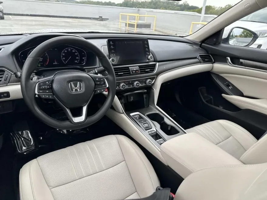 2020 Honda Accord Touring 2.0T photo 1