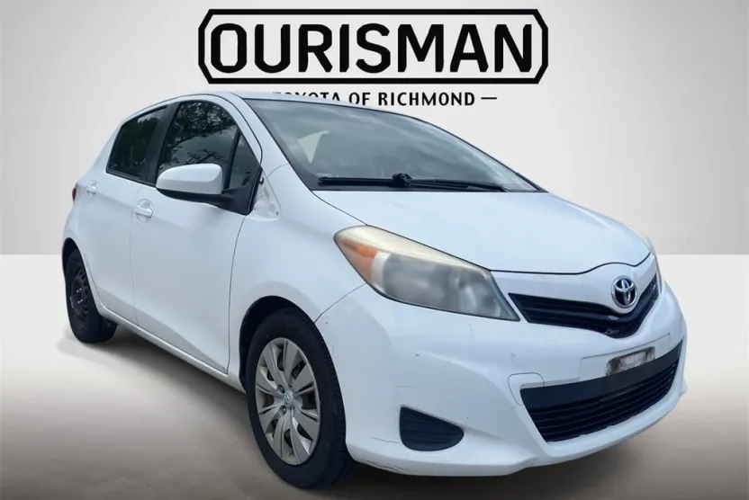 2013 Toyota Yaris LE photo 1