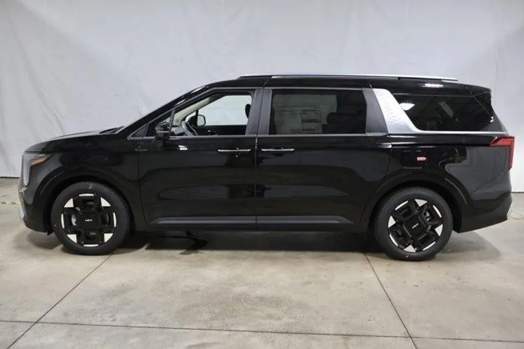 2026 Kia Carnival EX photo 1