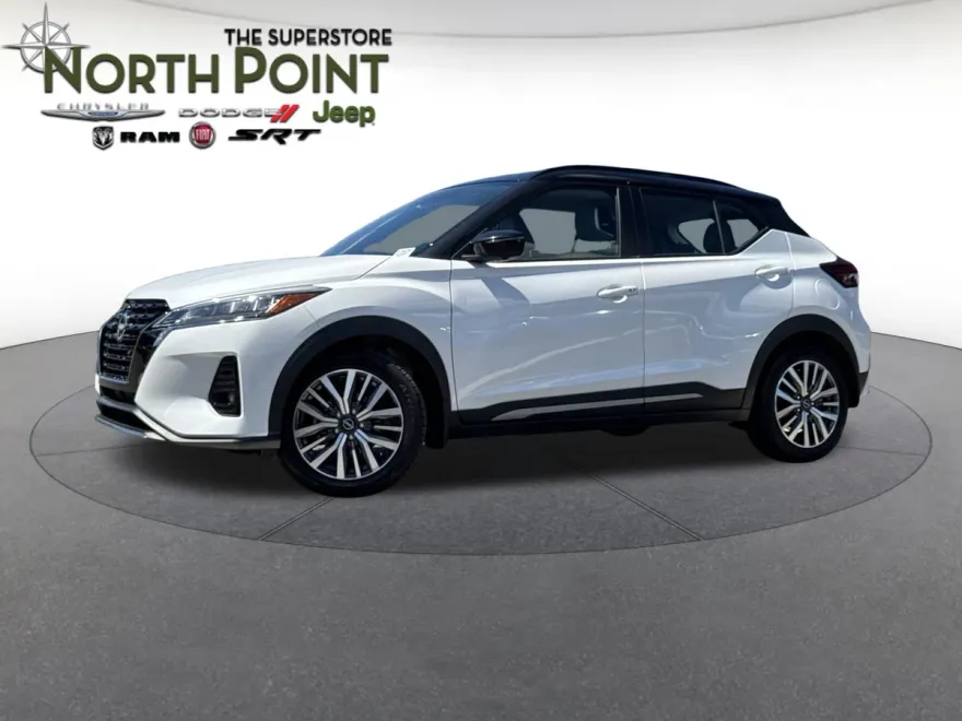 2023 Nissan Kicks SR photo 1