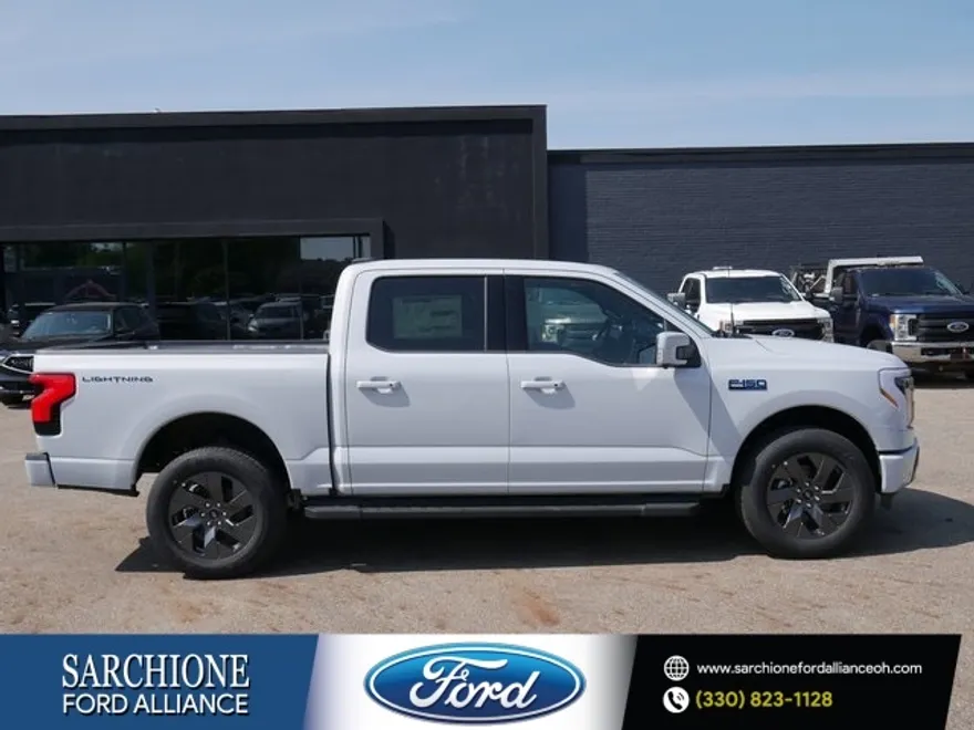 2025 Ford F-150 Lightning Lariat photo 1