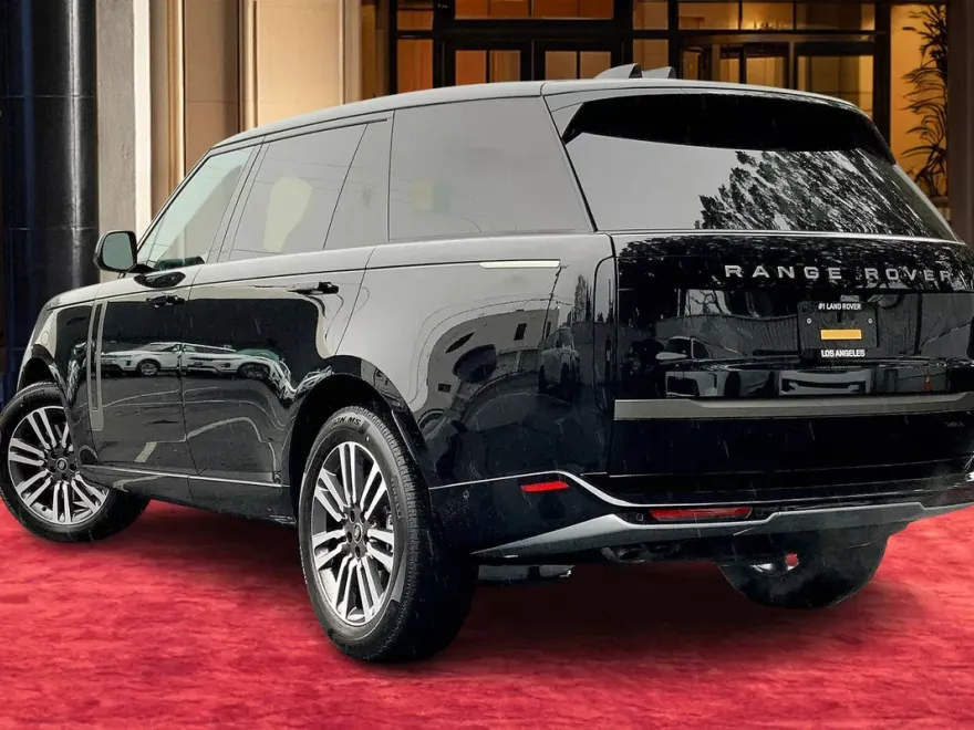 2025 Land Rover Range Rover SE photo 1
