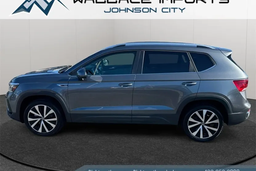 2023 Volkswagen Taos SE photo 1