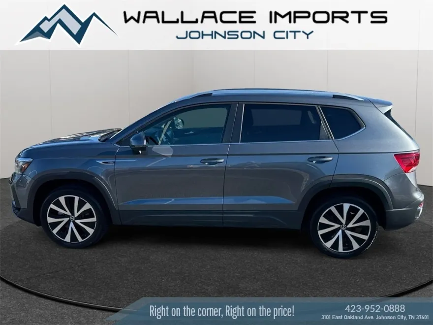 2023 Volkswagen Taos SE photo 1