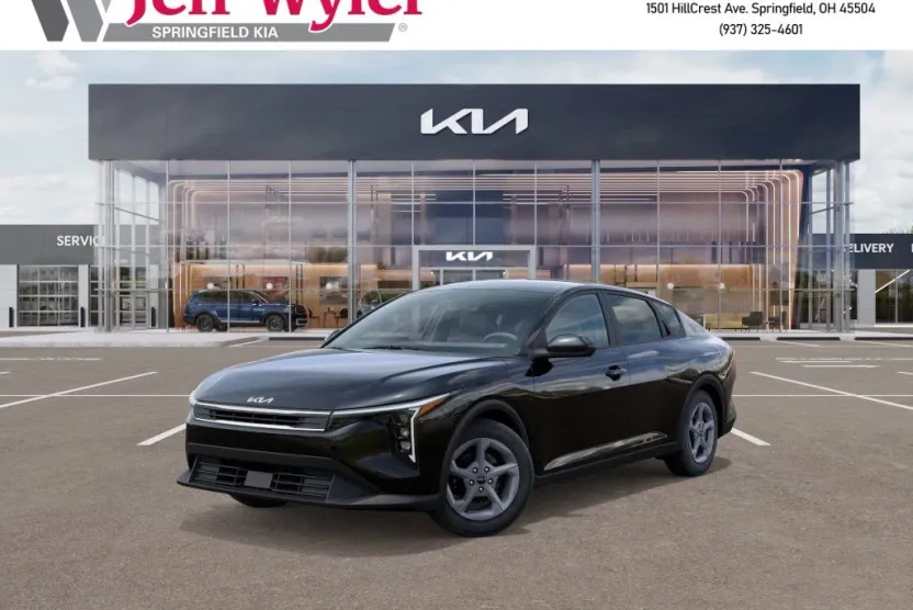 2025 Kia K4 LXS photo 1