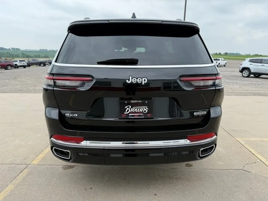 2025 Jeep Grand Cherokee Overland photo 6