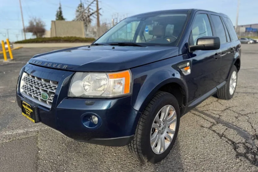 2008 Land Rover LR2 SE photo 1
