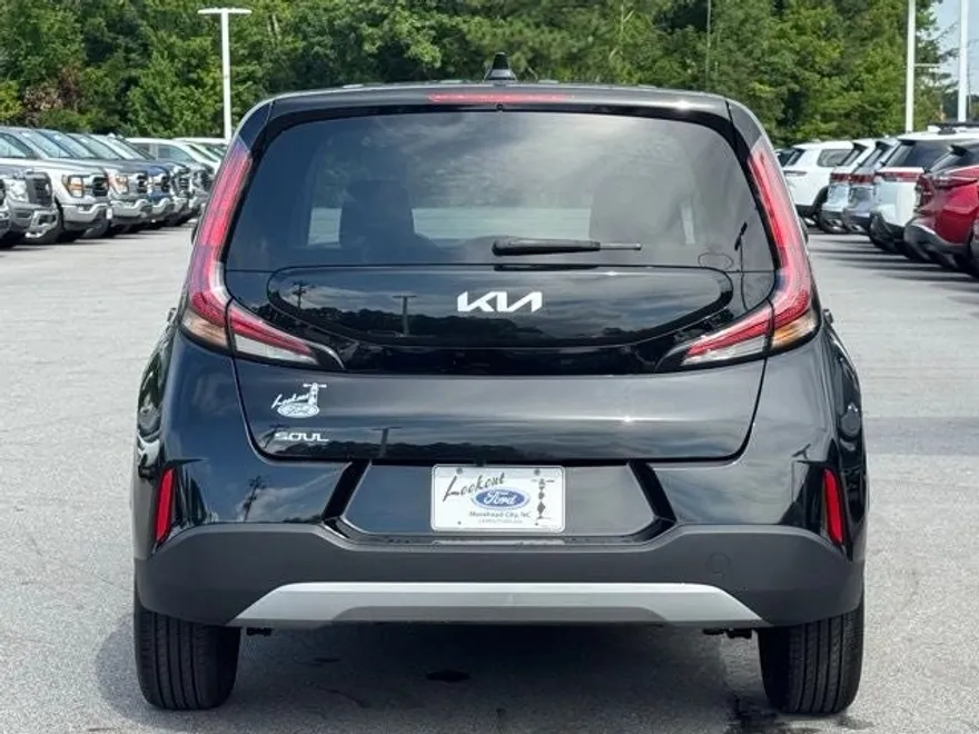 2023 Kia Soul LX photo 1