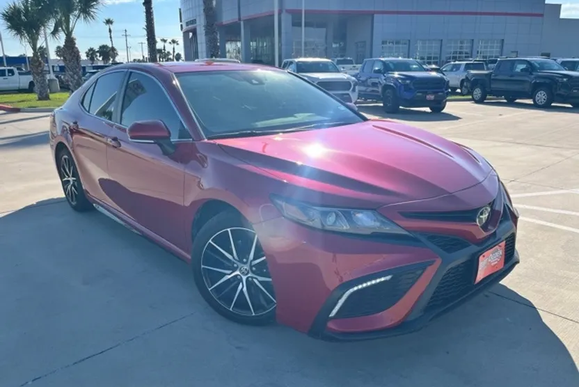 2022 Toyota Camry SE photo 1