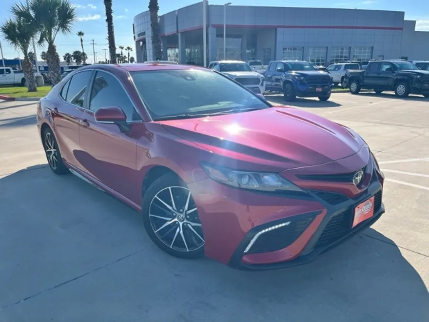 2022 Toyota Camry SE photo 1