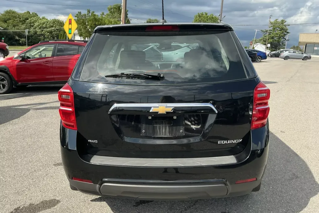 2016 Chevrolet Equinox LS photo 1