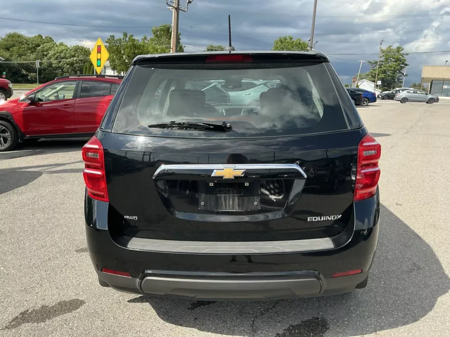2016 Chevrolet Equinox LS photo 1