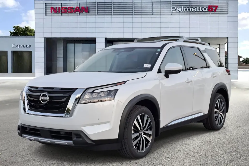2025 Nissan Pathfinder Platinum photo 1