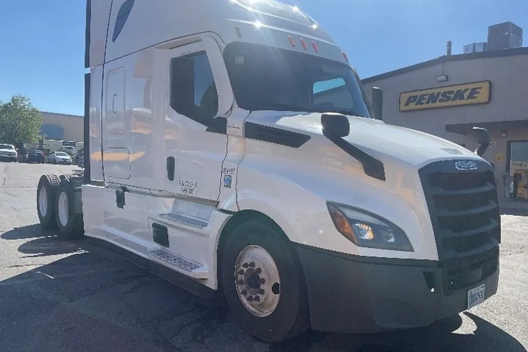 2022 Freightliner Cascadia 126" Sleeper Cab photo 1