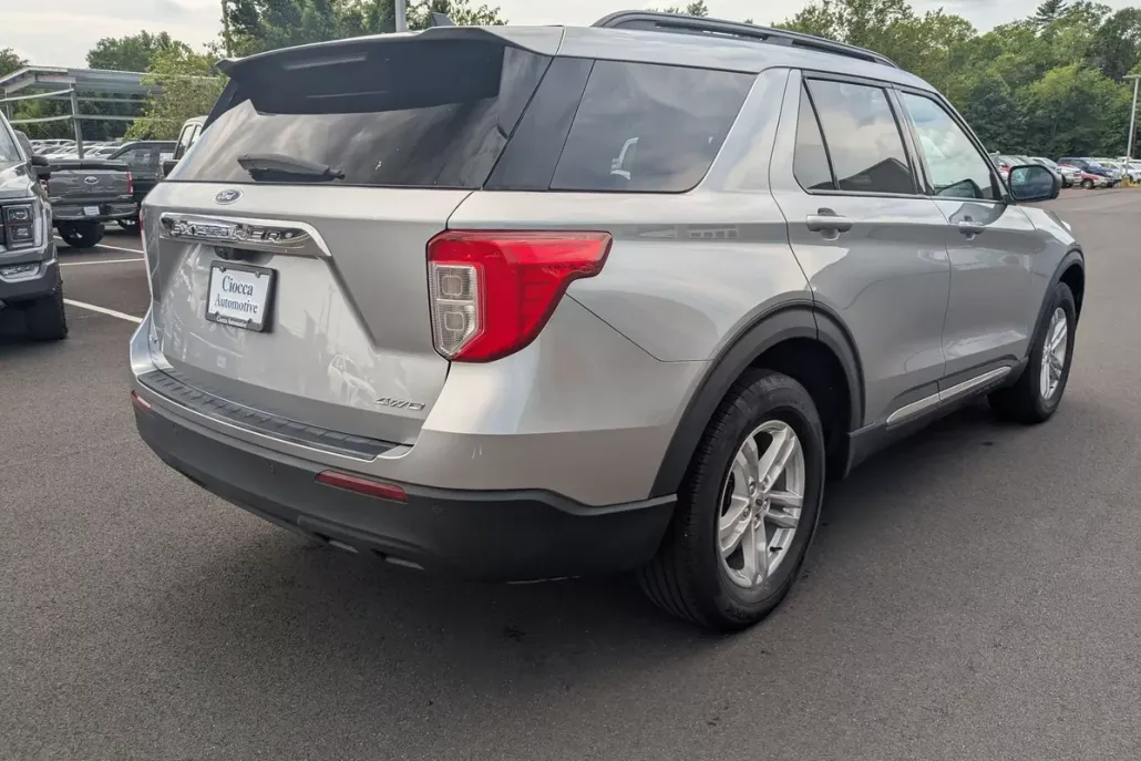 2022 Ford Explorer XLT photo 1