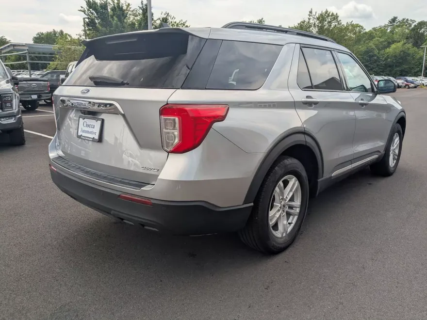 2022 Ford Explorer XLT photo 1