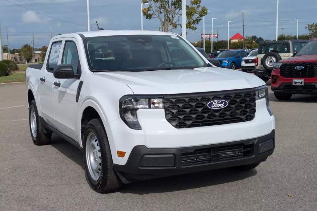 2025 Ford Maverick XL photo 1
